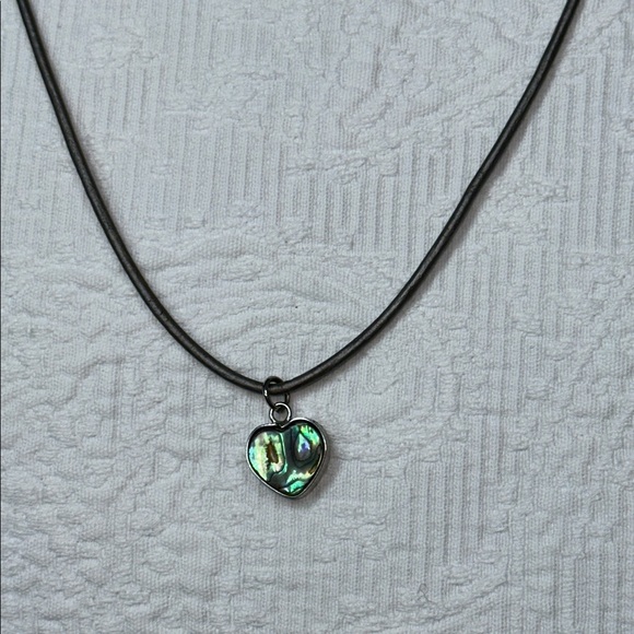 Elegant Heart Pendant Necklace - Picture 2 of 4